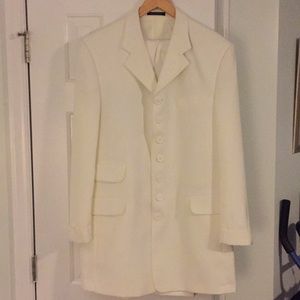 Men’s white suit